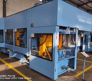 Vertical parting green sand molding machine