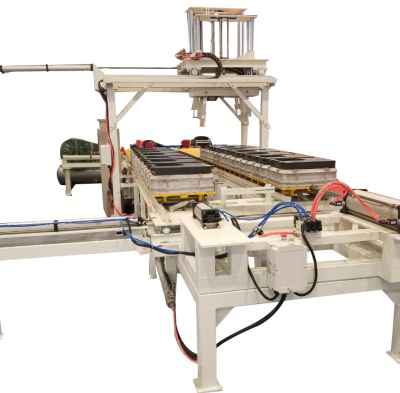 Horizontal parting flaskless molding line